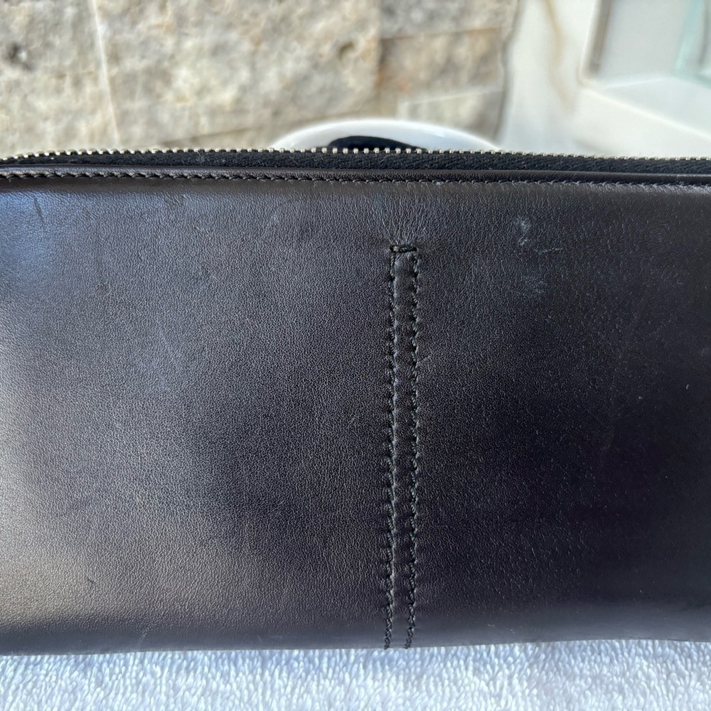 Tod’s Women’s Leather Wallet in Black , a few light scuffs but never used - Picture 5 of 8